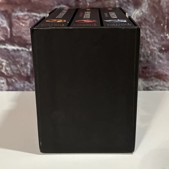 The Hunger Games Trilogy by Suzanne Collins Paperback Box Set Of 3 Novels - Picture 5 of 16